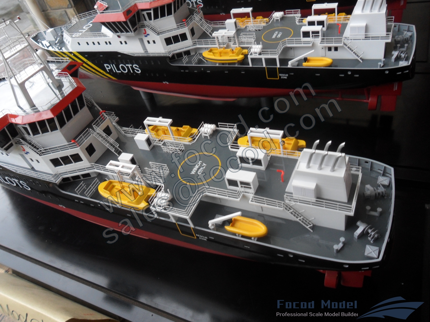 custom made model of 81.5米引航船